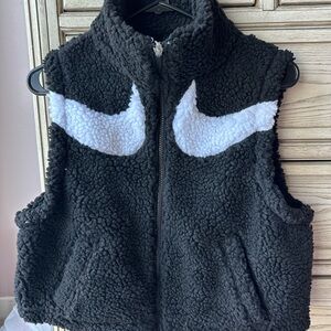 NIKE sherpa vest - NEVER USED with tags